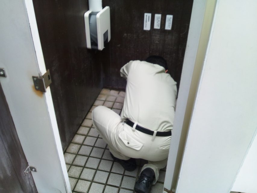 和田浦海岸公衆トイレ清掃